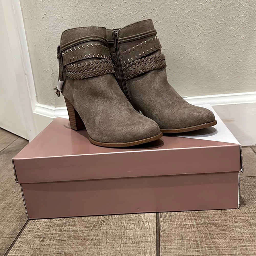 FERGALICIOUS by FERGIE taupe suede booties size 8.5